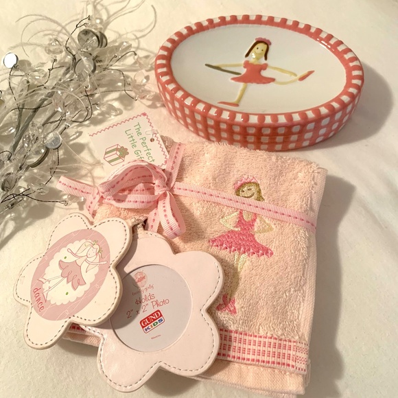Ballet Bath Towel Soap Dish Set With Photo/ Mirror Keychain - Picture 16 of 16